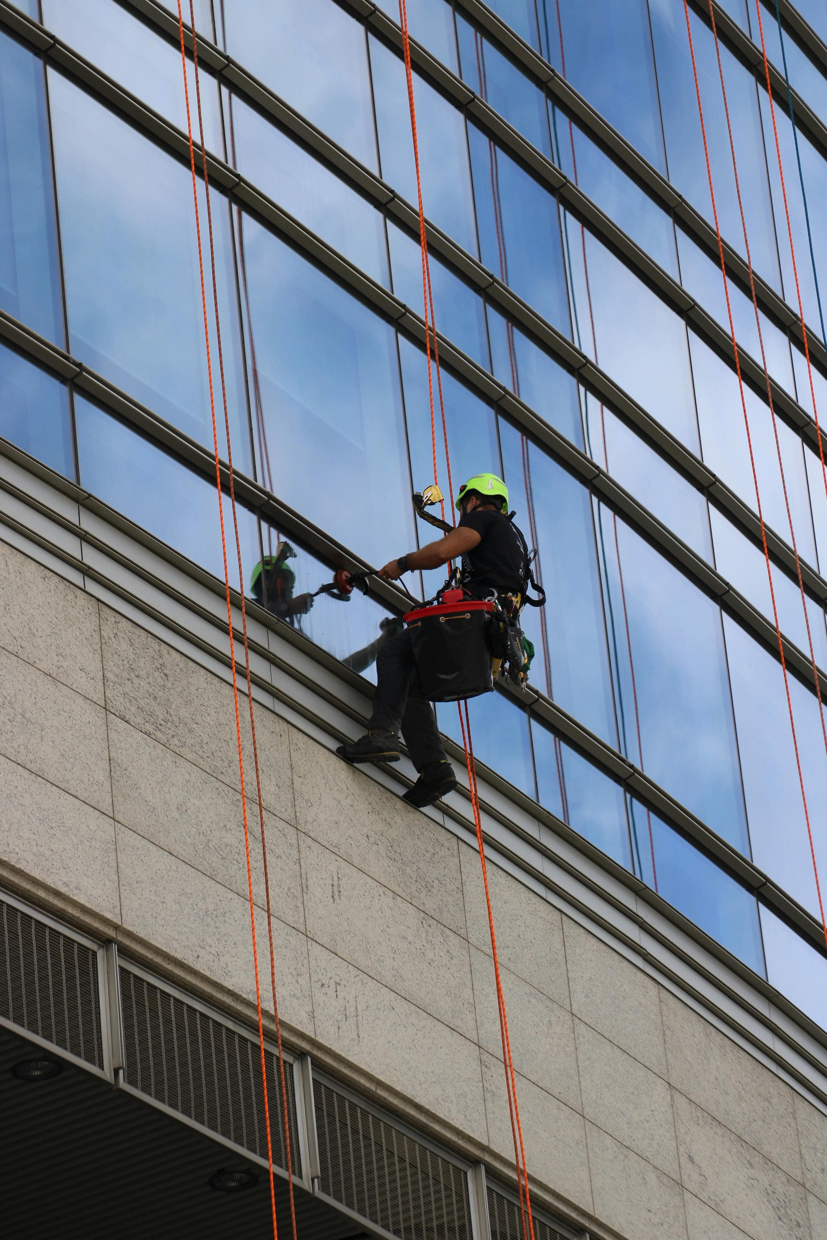 Commercial property maintenance contractor in Monroe Louisiana